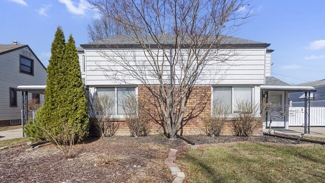 Building Photo - 2116 Michigan Blvd