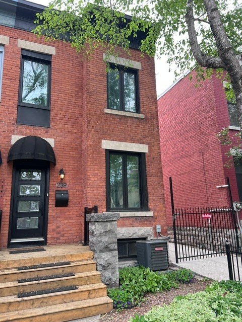 Building Photo - 239 York St