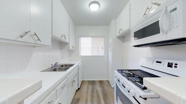 Photo - 351 S. Manhattan Pl