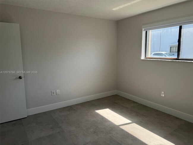 1360 W 41st St Unit 103