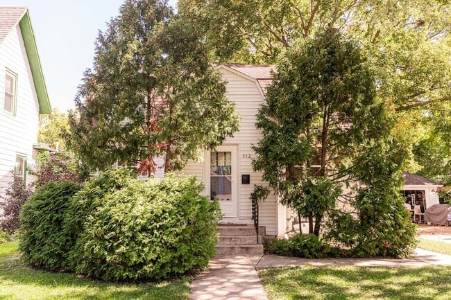 Building Photo - 512 N 6th St Unit 1