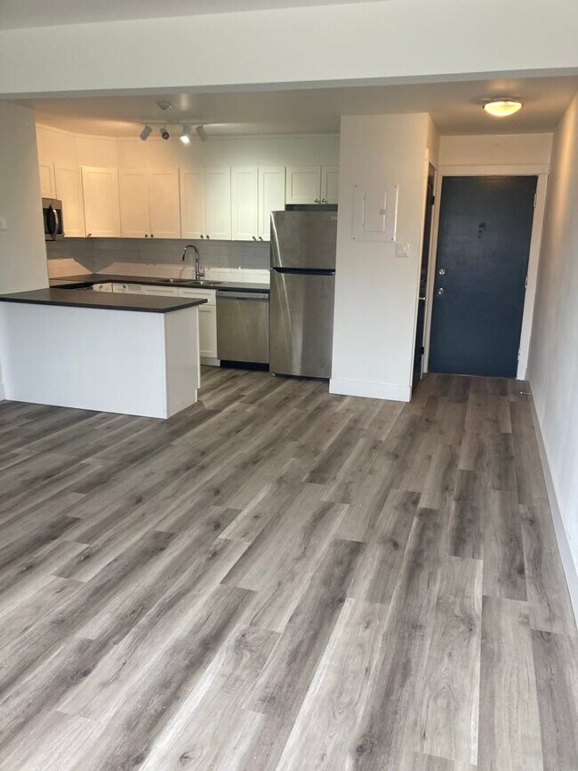 Photo - Fully Renovated Unit Available Dec 1 Unit 0310