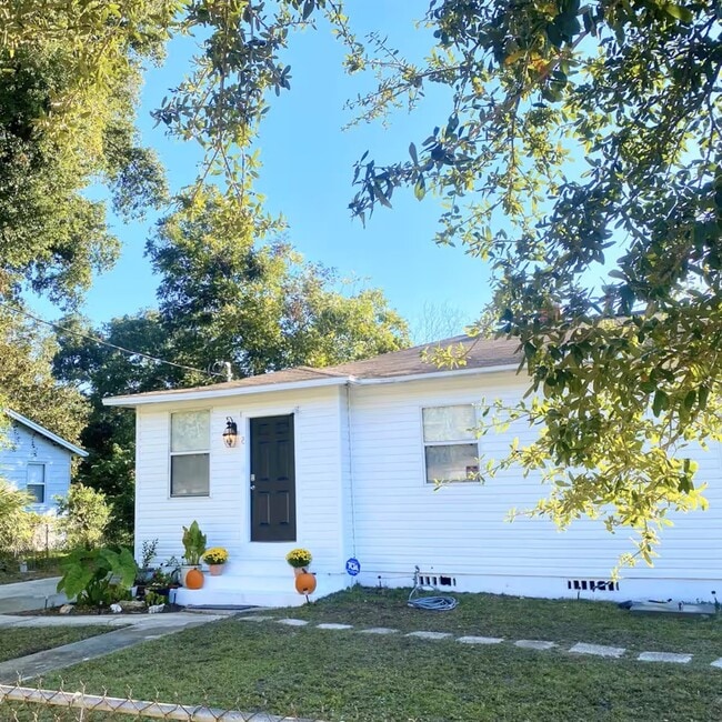 Photo - 5 Mindoro Cir