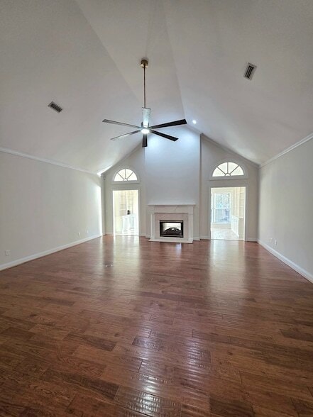 Photo - 107 Edinburgh Way