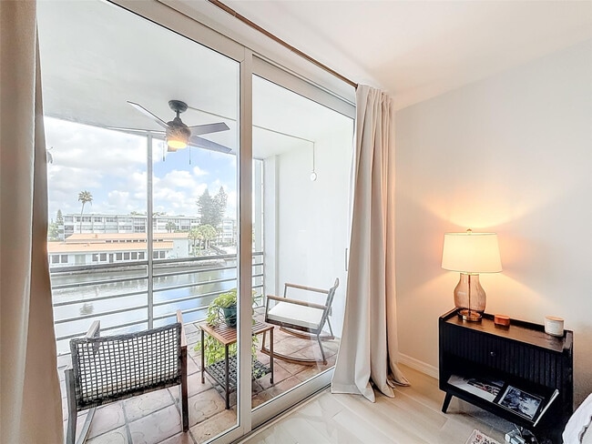 Photo - 2741 Taft St Unit 307