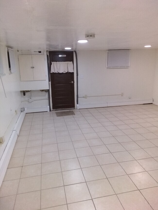 Interesting apartment - 107 School St Unit one