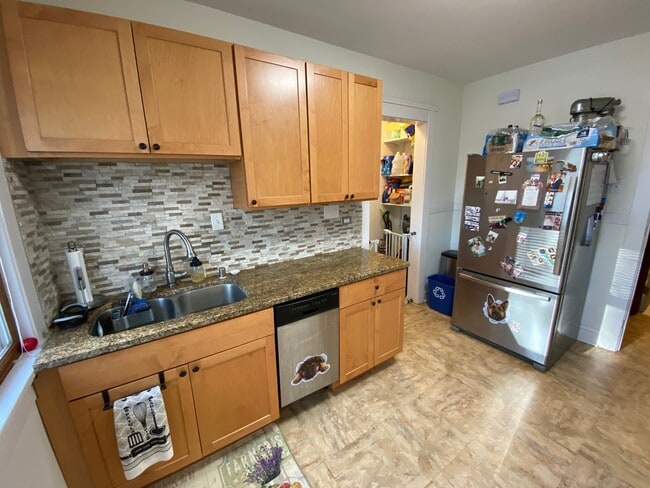 Photo - 2104 E Mifflin St