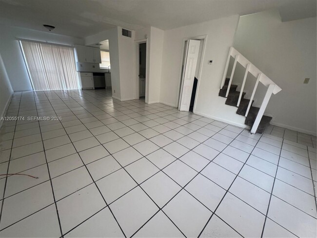 Building Photo - 2606 NW 52nd Ave Unit D15