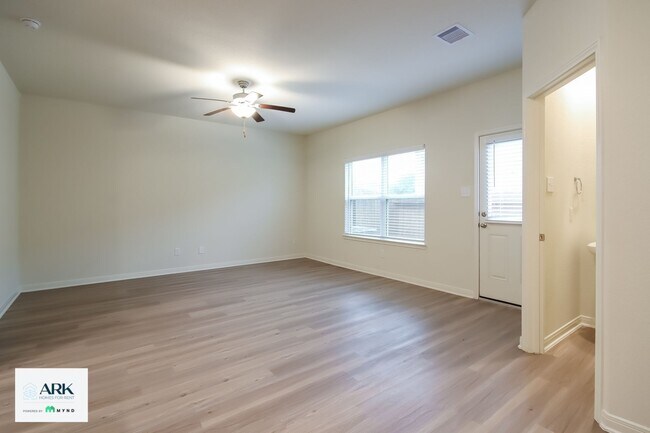 560 Solomon Ln