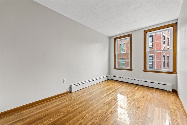 Building Photo - 97 Prince St Unit 3