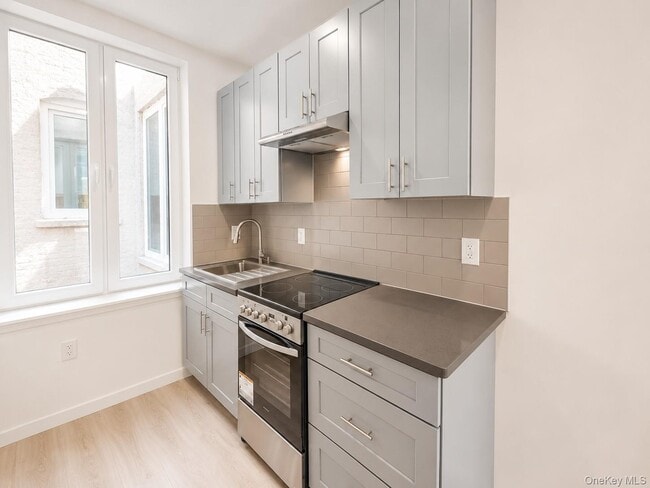 Building Photo - 69-46 64th St Unit 1F