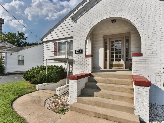 Photo - Apple Court Apartments!