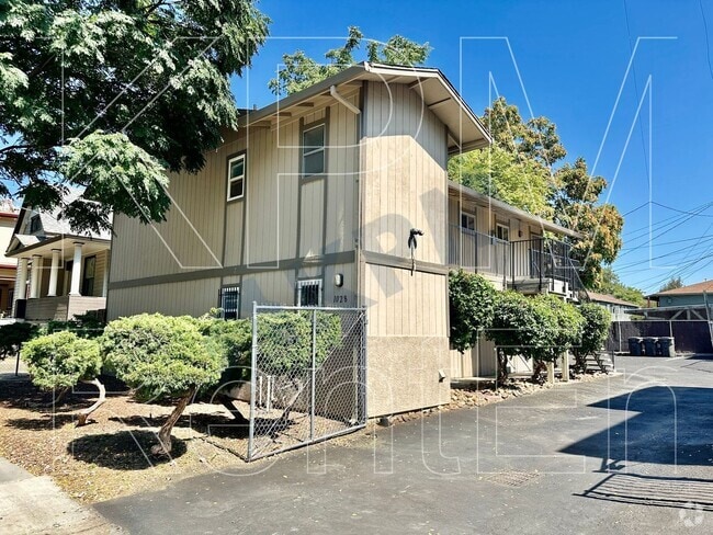 Building Photo - 1028 N Commerce St Unit 2 Rental