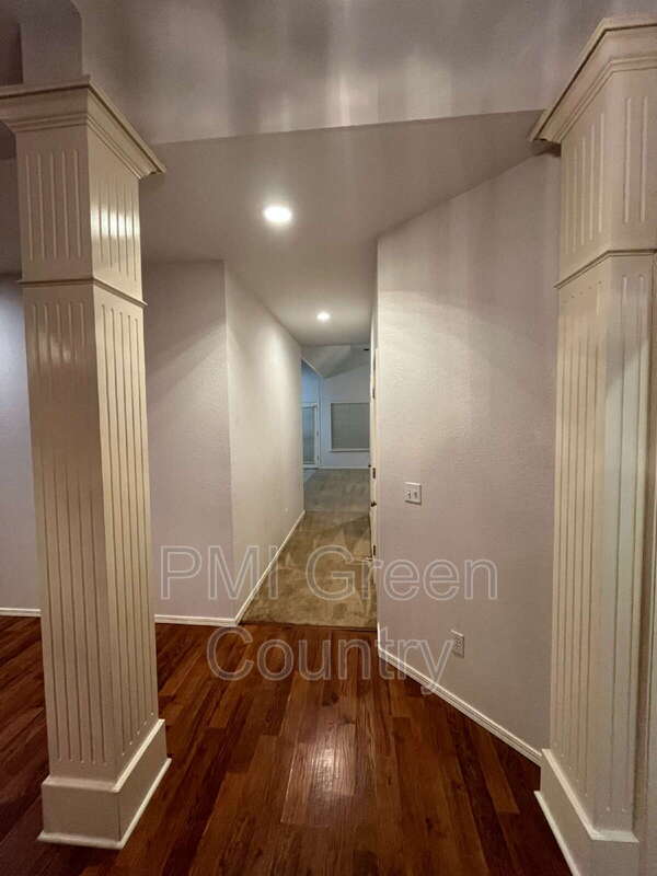 Photo - 305 N Aster Pl