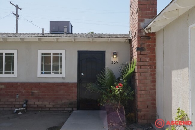 205 Yukon Ave