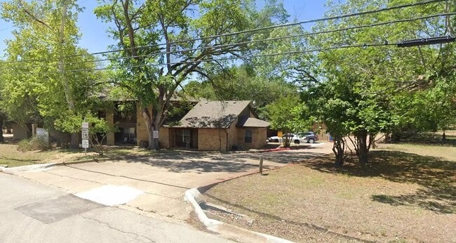 Photo - 515 Roy St