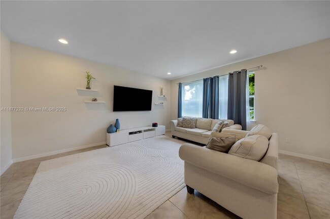 Photo - 932 Banyan Dr