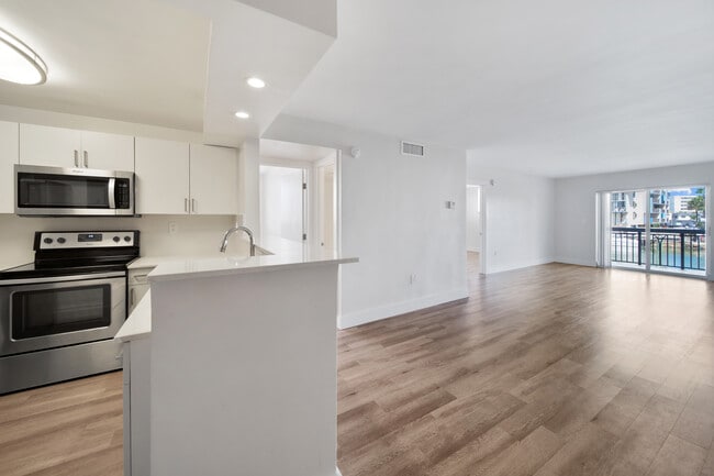 Photo - Crespi Apartments