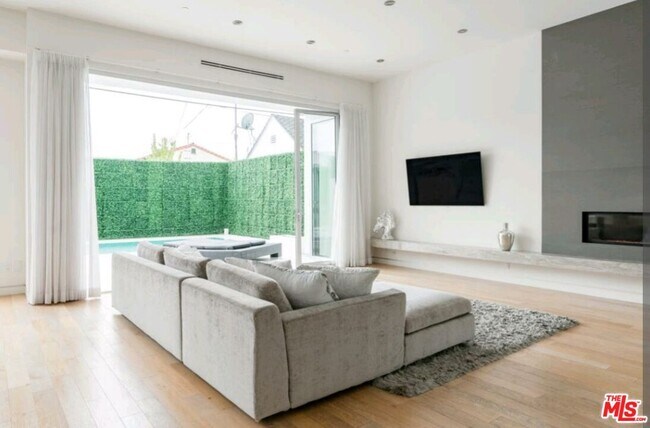 Photo - 6620 W 5th St