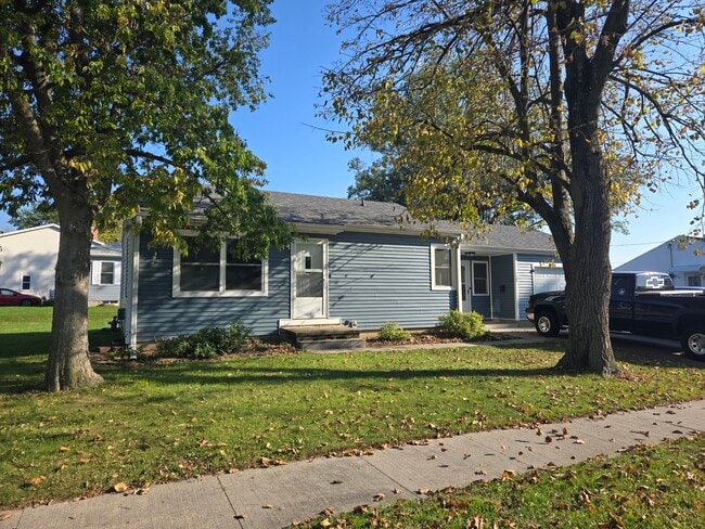 Photo - 128 E 17th St N