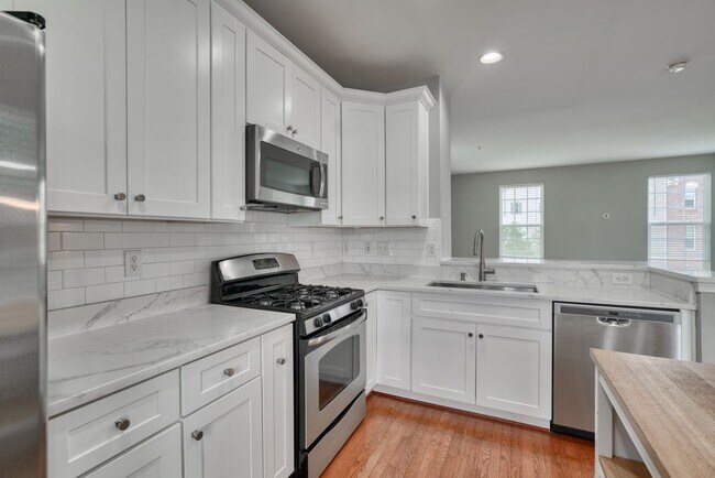 Photo - 7330 MATCHBOX ALY