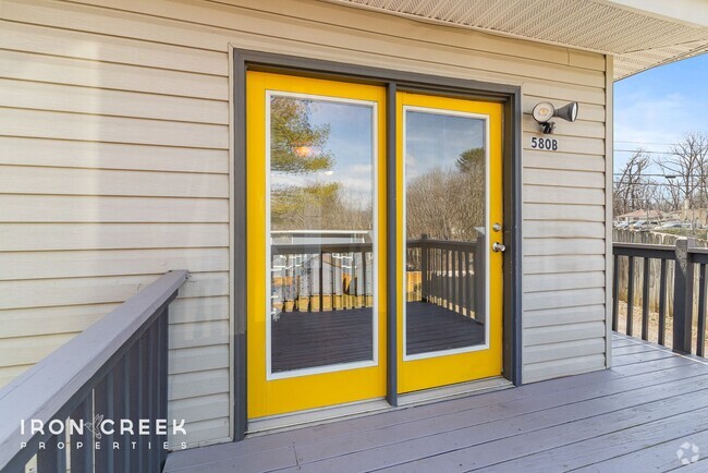 Building Photo - Charming 2-Bedroom Duplex in East Asheville Rental