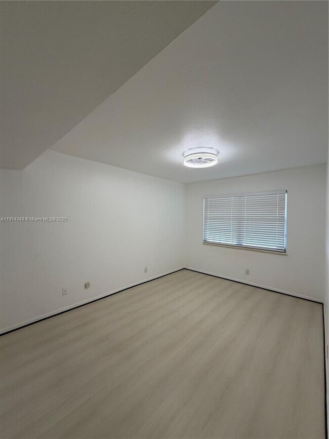 Photo - 125 SW 1st Ave Apartment Unit 125