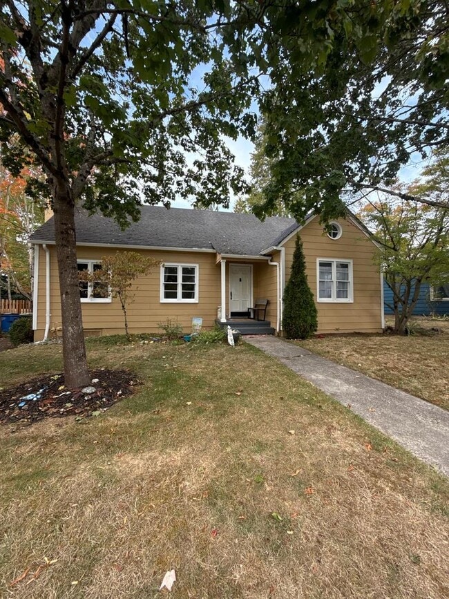 Photo - 3 Bedroom on large lot