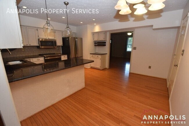 Photo - 714 Old Love Point Rd