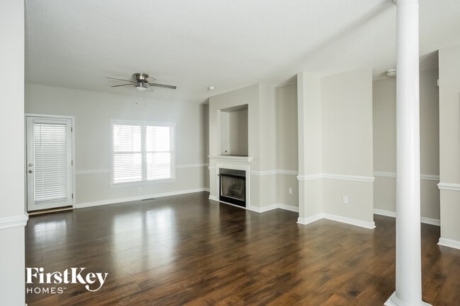 Photo - 376 Stonehaven Ct SW