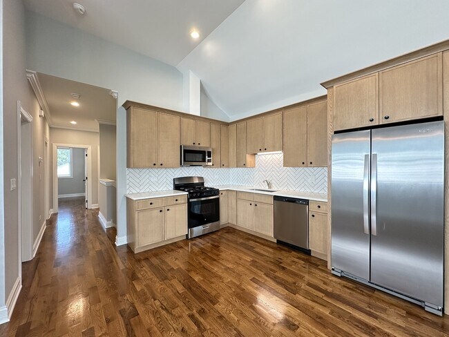 Photo - 555 N Springfield Ave Unidad HFS