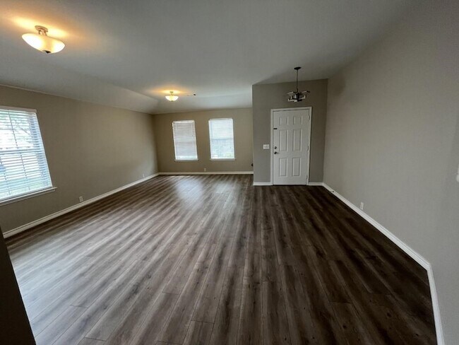 Photo - 3004 Elderberry Dr