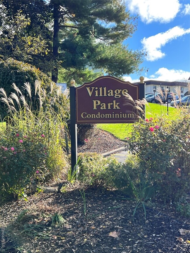 Building Photo - 24 Village Park Dr Unit 2F