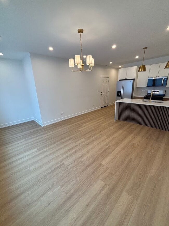 Photo - 6042 S Eberhart Ave Unidad 2