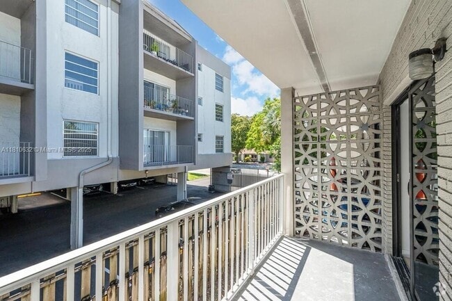 Building Photo - 1525 NE 135th St Unit 17 Rental