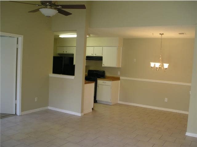 Photo - 1914 Margalene Way