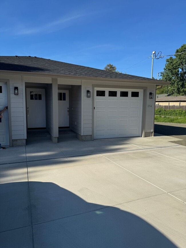 Currier Roseburg - Currier Roseburg Apartment Unit Currier 212