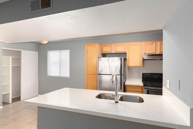Building Photo - Location Location Location! Unit 150 Rental