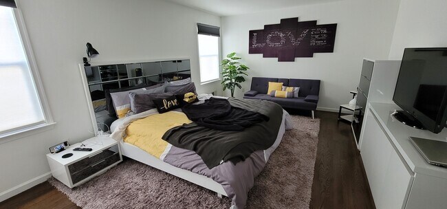 Amplio dormitorio principal con cama King - 545 Livingston St Unidad Floor #1