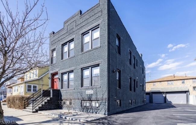Building Photo - 31 Heckel St Rental