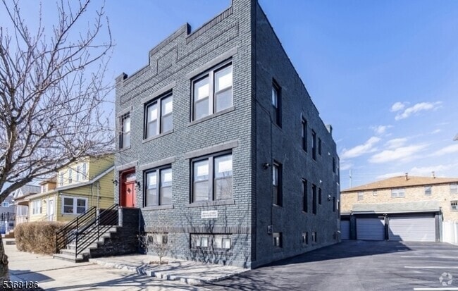 Building Photo - 31 Heckel St Rental