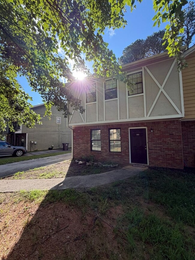 Building Photo - Spacious 3 Bedroom 2.5 Bath Townhome in Downtown Powder Springs