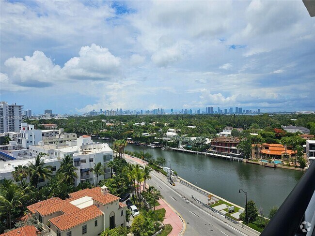Building Photo - 3200 Collins Ave Unit 9-6 Rental