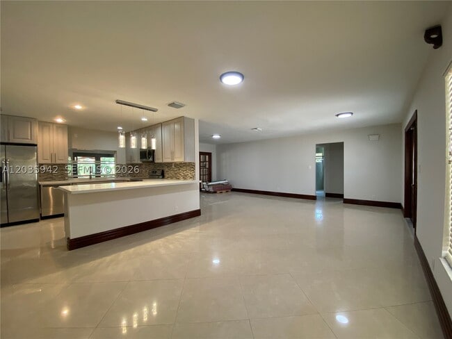 490 Bonaventure Blvd