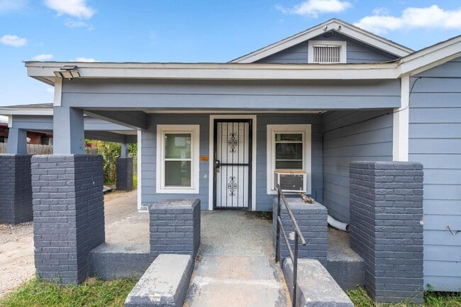 Photo - 3846 Lydia St