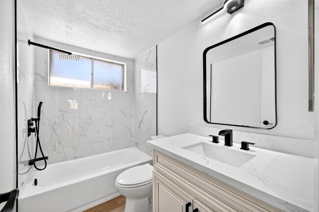 Photo - 8515 Rivercross Rd