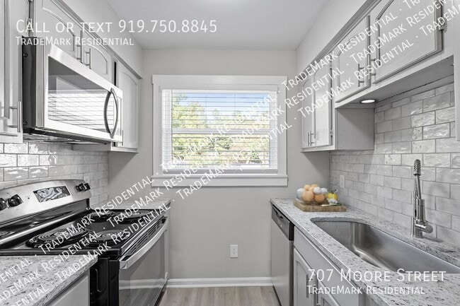 Building Photo - 707 S Moore St