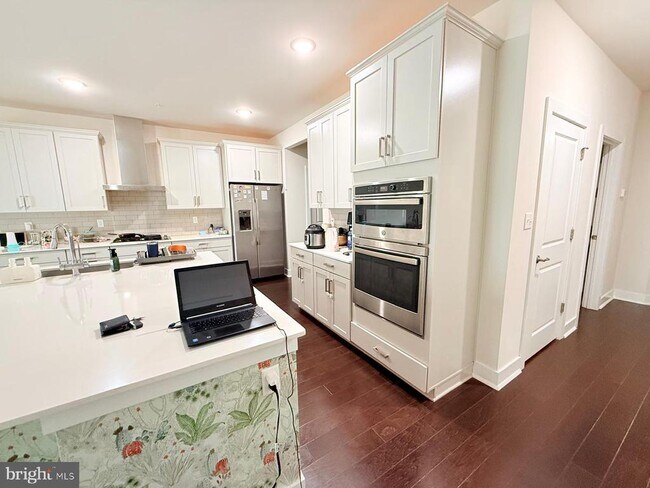 Photo - 161 Livingston Ln