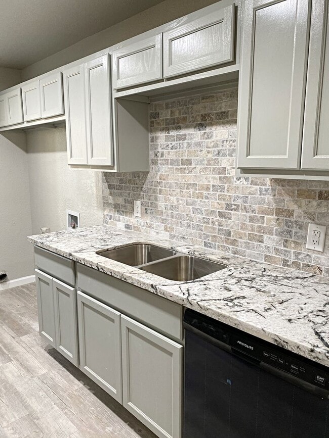 Photo - 7866 Gladys Ave