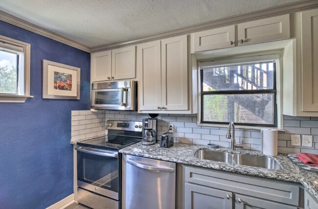 Photo - 2211 Blodgett St Unit 1